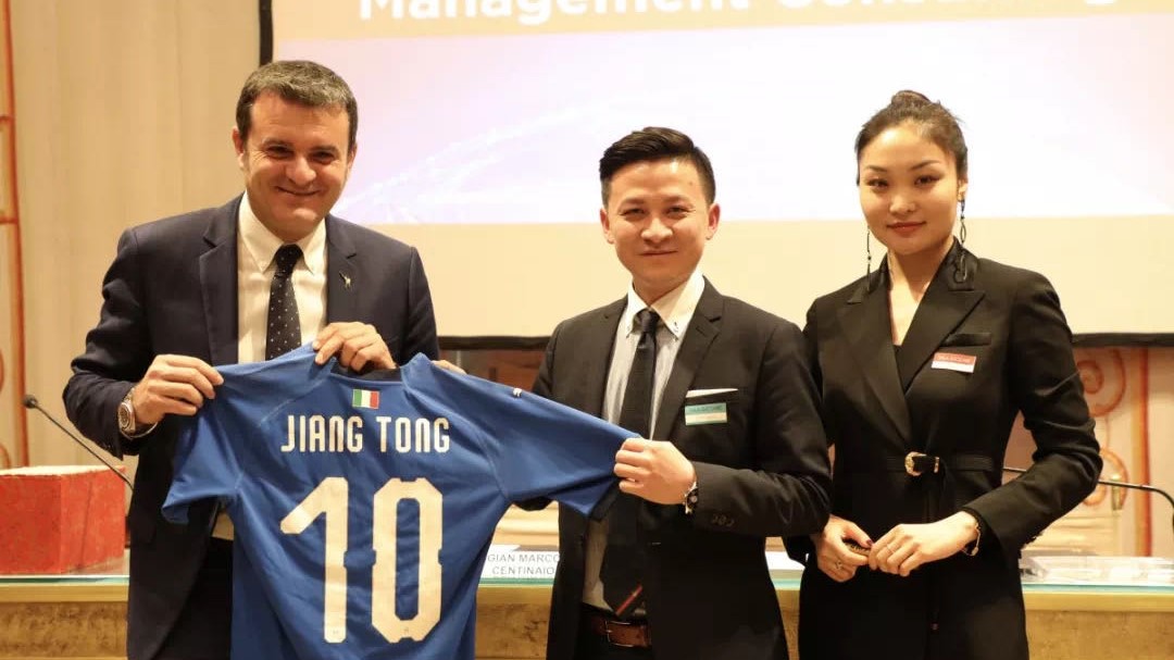 ����Ӣ���L����������hԺ����ͩ�@ٛ(z��ng)����������(du��)10̖(h��o)����